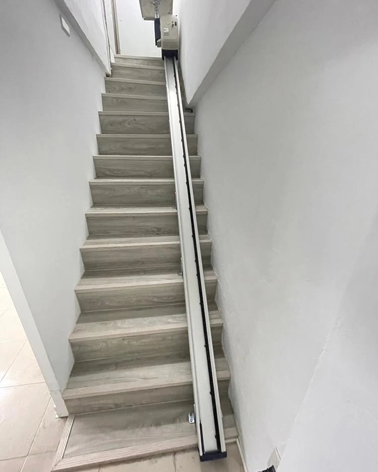 Straight-Track-Straight-Cargo lift-1Fto2F (3)